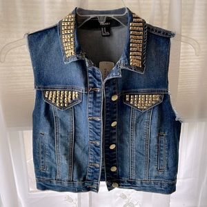 Forever 21 NWT studded vest size XS